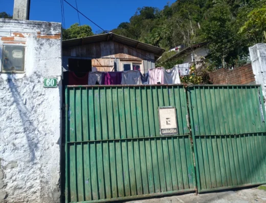 Código: T5499 – BLUMENAU – PONTA AGUDA – Terreno com casa mista precisando de acabamento