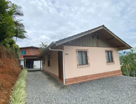 Código: C1428 – BLUMENAU – BADENFURT – 02 casas de alvenaria – Área terreno: 650m²