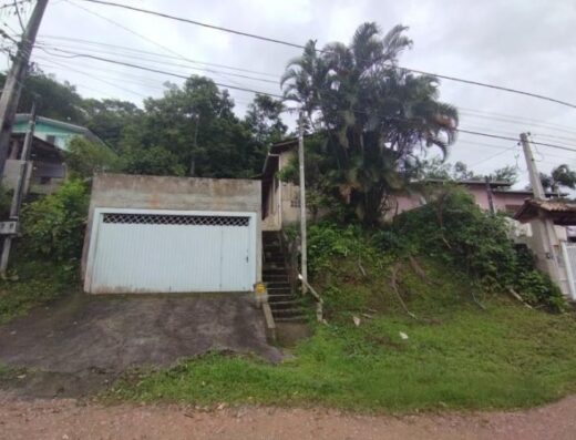 C1309 – Casa mista com 03 dormitórios