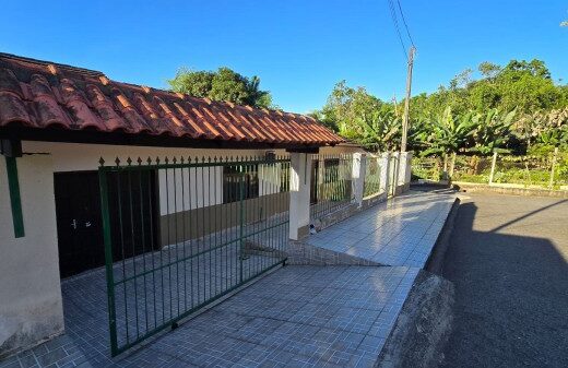 C1399 – 2 casas + 1 porão