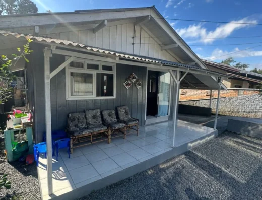 Código: C1472 – BLUMENAU – SALTO DO NORTE – Casa mista com dois pisos