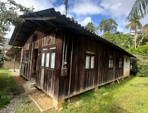 Código: C1476 – BLUMENAU – ESCOLA AGRICOLA – Casa mista com 05 dormitórios
