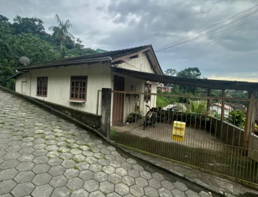 Código C1422 – BLUMENAU – ÁGUA VERDE – 02 casas mistas de esquina, com 02 dormitórios