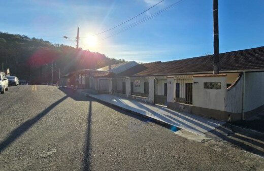 C1399 – 2 casas + 1 porão