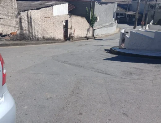 Código: T5499 – BLUMENAU – PONTA AGUDA – Terreno com casa mista precisando de acabamento