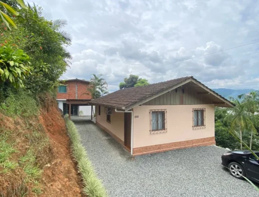 Código: C1428 – BLUMENAU – BADENFURT – 02 casas de alvenaria – Área terreno: 650m²