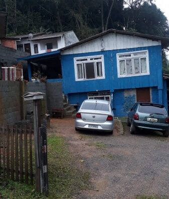 C1076 – Casa Mista de 2 Pisos