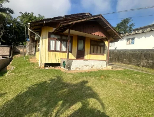 Código: C1463 – BLUMENAU – ESCOLA AGRICOLA – Casa mista com 03 dormitórios