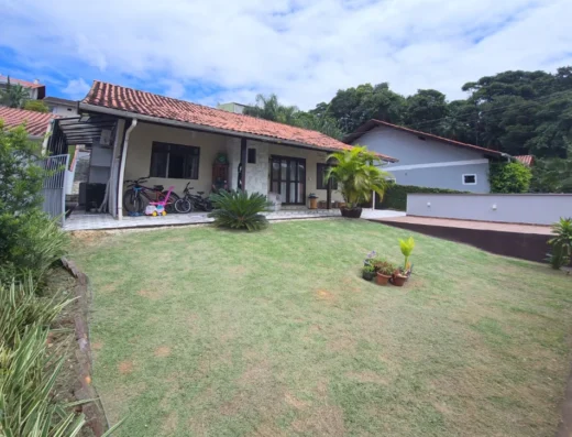 Código: C1433 – BLUMENAU – AGUA VERDE – Casa de alvenaria com 03 dormitórios