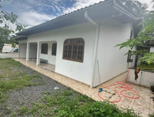 Código: C1421- BLUMENAU – ITOUPAVAZINHA – Casa de alvenaria com laje com 03 dormitórios
