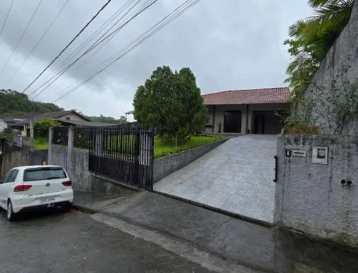 Código: C1404 – BLUMENAU – TESTO SALTO – Excelente casa de alvenaria com 03 dormitórios