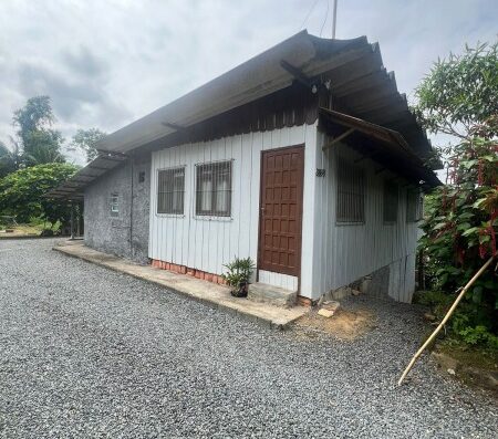 C1406 – Casa mista com 02 dormitórios