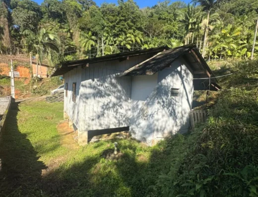 Código: T5498 – BLUMENAU – ITOUPAVA CENTRAL – Terreno com uma casa que precisa de reformas