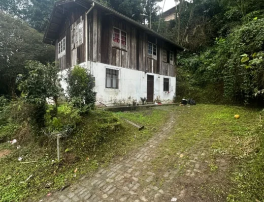 Código: C1464 – BLUMENAU – CENTRO – Casa mista precisando de reformas