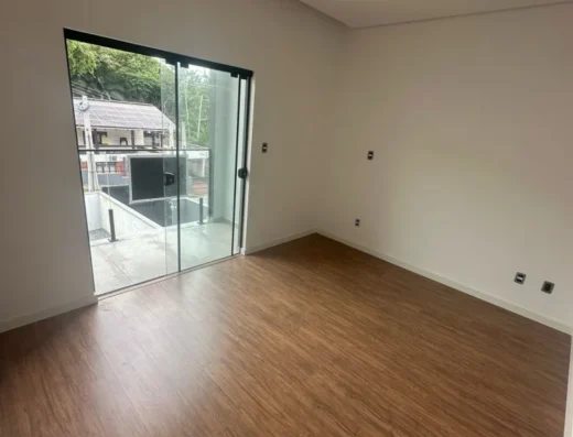 Código: SO184 – BLUMENAU – BADENFURT – Casa geminada com 02 dormitórios suítes com piso laminado