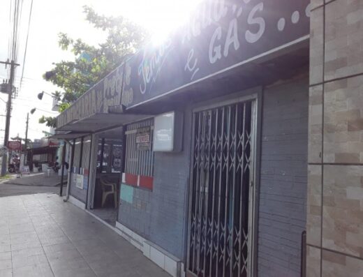 P158 – Casa de alvenaria + ponto comercial