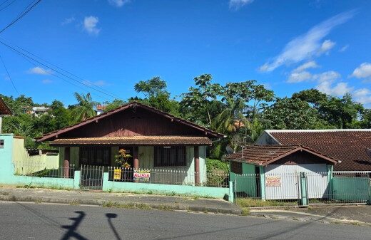 C1336 – Casa mista com 03 dormitórios