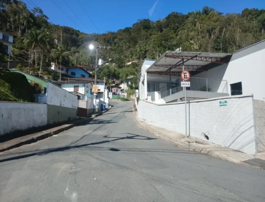 Código: T5499 – BLUMENAU – PONTA AGUDA – Terreno com casa mista precisando de acabamento