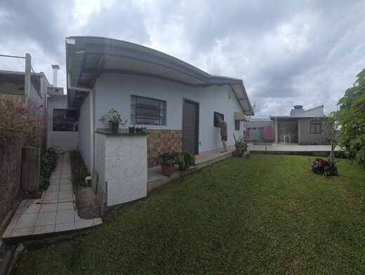 C1377 – Casa mista com 03 dormitórios