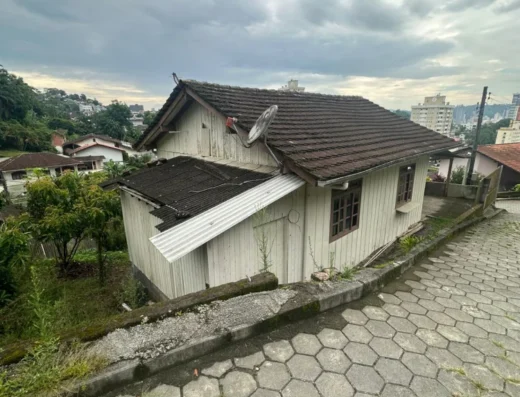 Código C1422 – BLUMENAU – ÁGUA VERDE – 02 casas mistas de esquina, com 02 dormitórios