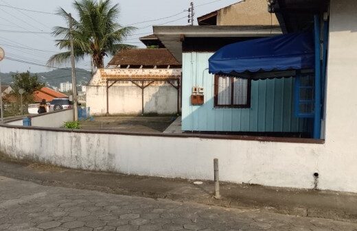 C1391 – Casa mista com 03 dormitórios