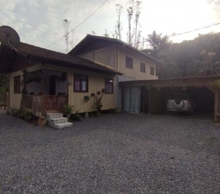 S8068 – Casa mista. 4 dormitórios