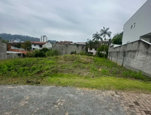 Código: T5505 – BLUMENAU – AGUA VERDE – Condominio Fechado – Área terreno: 454m²