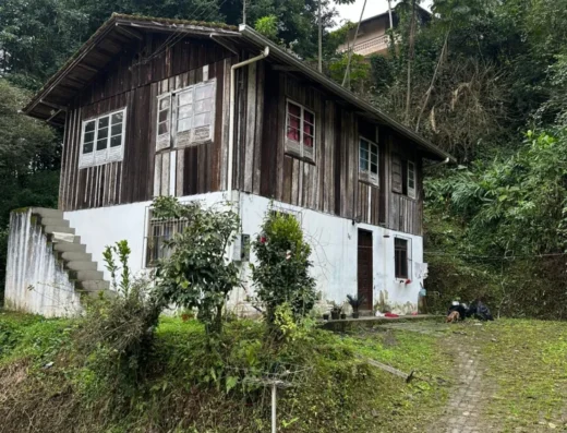 Código: C1464 – BLUMENAU – CENTRO – Casa mista precisando de reformas