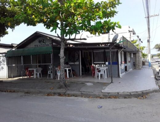 P158 – Casa de alvenaria + ponto comercial
