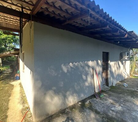 C1452 – Casa mista com varanda e sótão no 2º piso